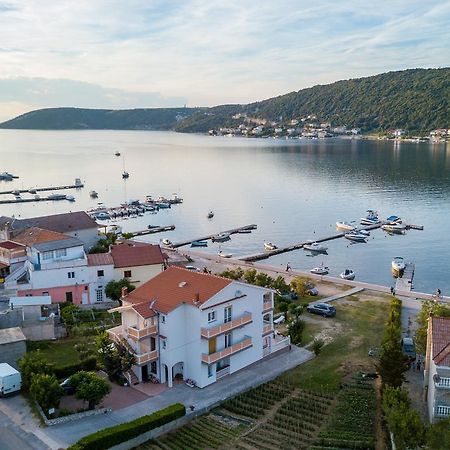 Tomulic Jasna I Miljenko Apartment Супетарска Драга Екстериор снимка