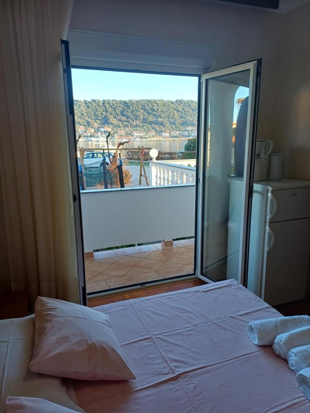 Tomulic Jasna I Miljenko Apartment Супетарска Драга Екстериор снимка